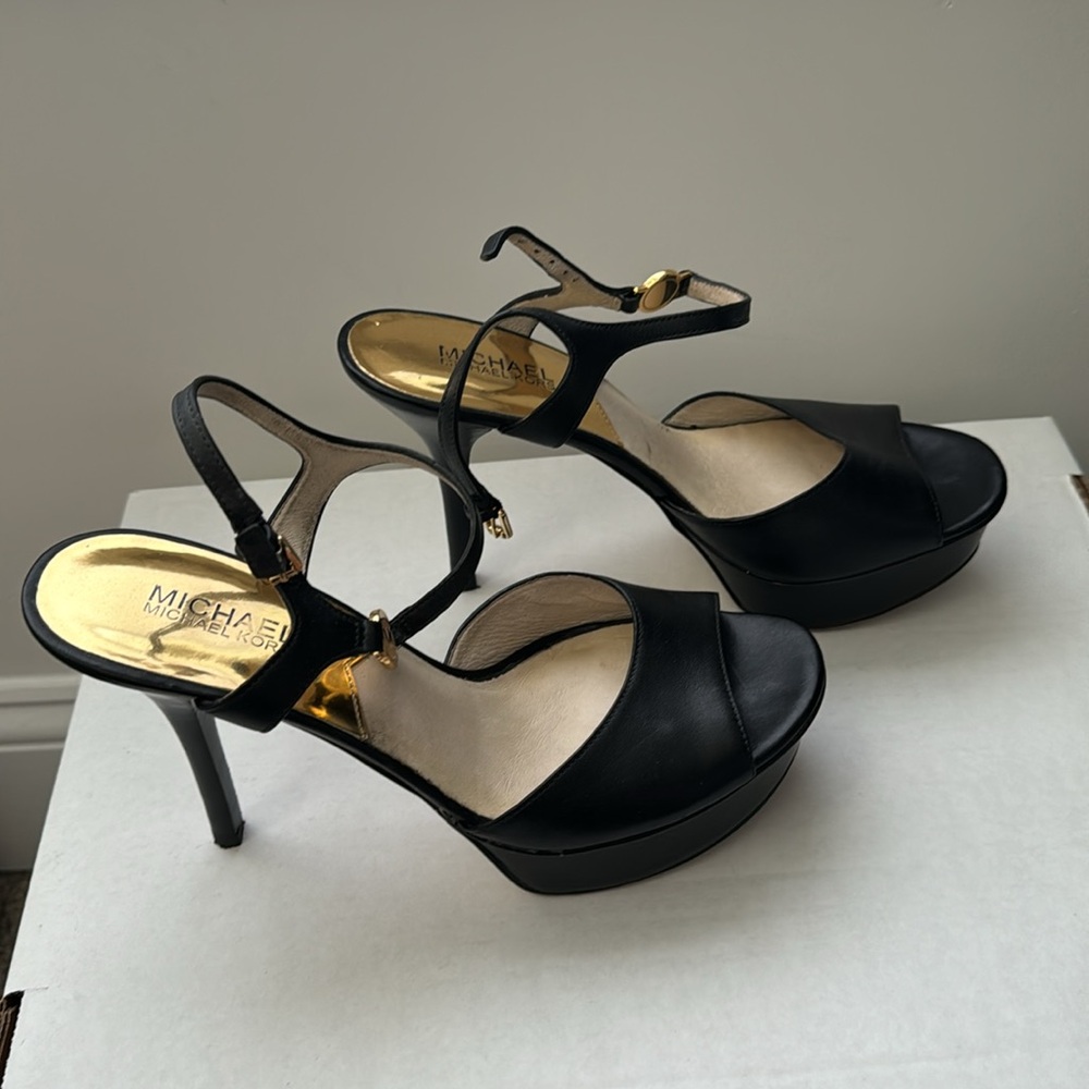 Michael Kors 4‎ inch black leather platform heels - Picture 3 of 5